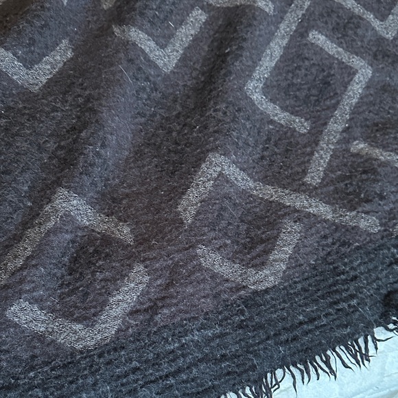 Wilfred Black Geometric Blanket scarf - Picture 5 of 9